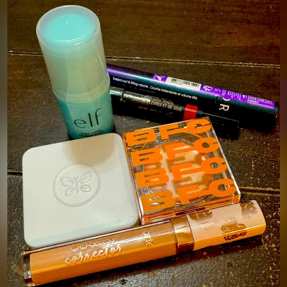Makeup Bundle - Picture 1 of 14